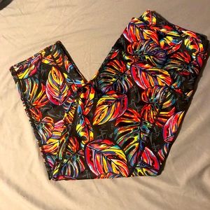 CVG Tropic like it’s hot Capri leggings